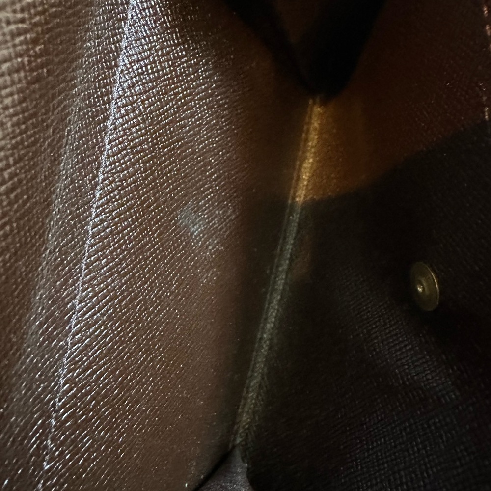 LV Wallet - Picture 8 of 10